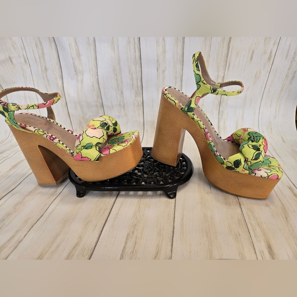 BETSY JOHNSON Floral Green and Pink Platform Heels - Picture 3 of 14